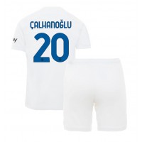 Inter Milan Hakan Calhanoglu #20 Vieras Peliasu Lasten 2023-24 Lyhythihainen (+ Lyhyet housut)